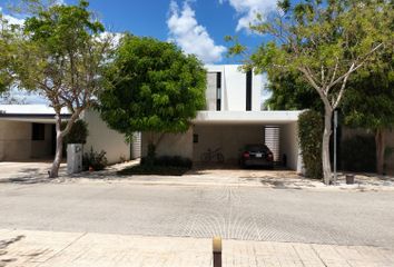 Casa en fraccionamiento en  San Jose Tulipanes, Mérida, Yucatán, México