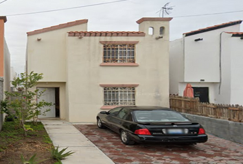 Casa en  C. Tulipanes 326, Villa Florida Sector B, 88715 Reynosa, Tamps., México