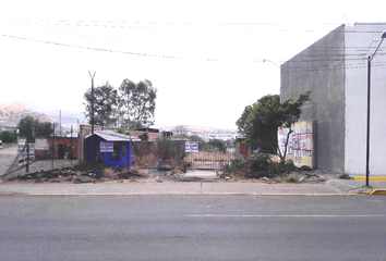 SE VENDE TERRENO CON CONSTRUCCIONES