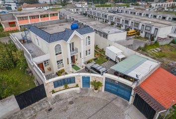 Casa en  Inchalillo De Larcos. Sangolqui, Sangolquí, Ecuador