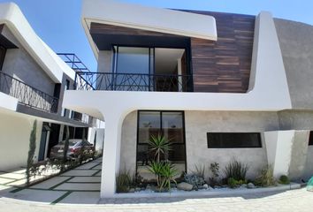 Casa en fraccionamiento en  Camino A La Carcaña 1400, Santiago Momoxpan, Las Villas, Cholula De Rivadavia, Puebla, México