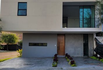 Casa en fraccionamiento en  Circuito Del Bosque 429, Bosques Vallarta, Zapopan, Jalisco, México