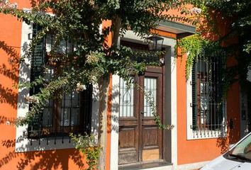 Casa en  Gregorio De Laferrere 600, Castelar, Provincia De Buenos Aires, Argentina