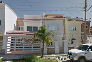 Casa en fraccionamiento en  Dr Augusto Rodríguez L., Calle Trinidad Y Tobago, Santa Cecilia, Ocotlán, Jalisco, México