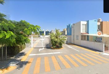 Casa en condominio en  Calle San Francisco 4163, Parques Del Palmar, Santa Cruz Del Valle, Jalisco, México