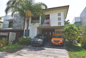 Casa en  Fraccionamiento El Manantial, Av. Adolfo López Mateos Sur 5560, El Manantial, Los Gavilanes, Jalisco, México