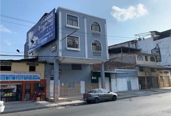Casa en  Avenida Dr. Julian Coronel Oyarvide, Guayaquil, Ecuador