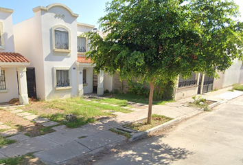 Casa en  C. P.º De Ceibas, Jardines Del Bosque, 81248 Los Mochis, Sin., México