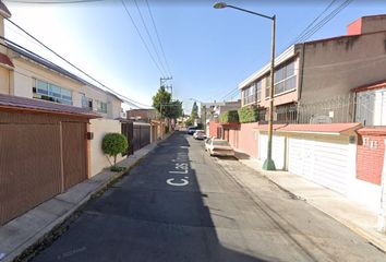 Casa en  Calle Las Trojes, Paseos De Taxqueña, Ciudad De México, Cdmx, México