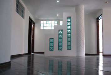 Departamento en  Calle Juan Vallauri 2-103, Quito, Ecu