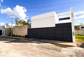 Casa en  Privada Montecristo, Calle 10, Residencial Montecristo, Mérida, Yucatán, México