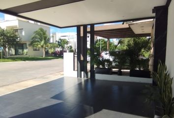 Casa en fraccionamiento en  Aqua Residencial, Avenida Huayacán, Cancún, Quintana Roo, México