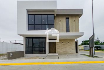 Casa en  Urbanización Portal Del Río, Machala, Ecuador