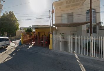 Casa en  Avenida Magisterio, Carbajal, Mexicali, Baja California, México