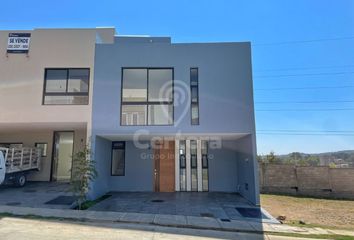 Casa en fraccionamiento en  Av. D 575, Zapopan, Jalisco, México