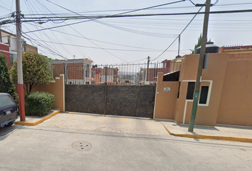 Casa en fraccionamiento en  Santiago Tepalcapa, Cuautitlán Izcalli, Estado De México, México