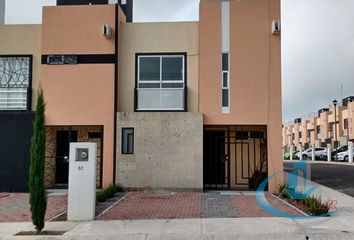 Casa en fraccionamiento en  Fraccionamiento Bosque Sanctorum, Calle Uranga, Sanctorum, Puebla, México