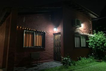 Casa en  Parque Leloir, Villa Udaondo, Provincia De Buenos Aires, Argentina