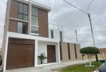 Casa en  Avenida 1, Piura, 20000, Per