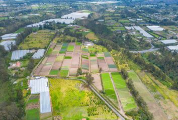 Terreno Comercial en  Checa, Ecuador