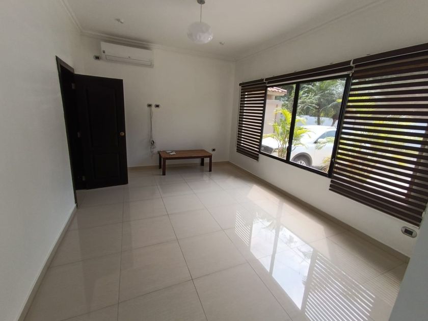 venta Casa en La Puntilla (Satélite), Samborondón (s1nt4sfl4r2s) icasas.ec