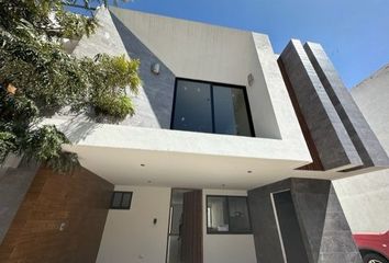 Casa en fraccionamiento en  Avenida 15 De Mayo, Villa Posadas, Puebla De Zaragoza, Puebla, México