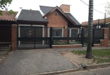 Casa en  J. Castellanos 3200, Villa Luzuriaga, Provincia De Buenos Aires, Argentina