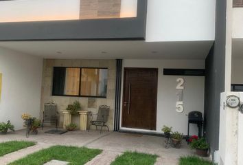 Casa en fraccionamiento en  Santa Bárbara, Boulevard Juan Pablo Ii, El Eden, Condominio Santa Bárbara, Aguascalientes, México