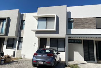 Casa en condominio en  Santillana Coto 8, Avenida Paseo De La Luna, Zona Real, Zapopan, Jalisco, México