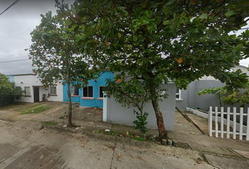 Casa en  Calle El Rey, Ciudad Olmeca, Fraccionamiento Ciudad Olmeca, Veracruz, México