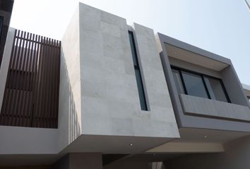 Casa en  Boulevard Riviera Veracruzana, Fraccionamiento Lomas De La Rioja, Veracruz, México