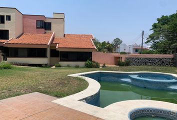 Casa en fraccionamiento en  Burgos Cuernavaca, Tres De Mayo, Morelos, México