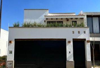 Casa en fraccionamiento en  Mayorazgo Corralejo, Boulevard El Mayorazgo, Autopista Poniente, León, Guanajuato, México
