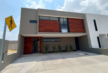 Casa en  Dental Valle Juriquilla, Avenida Los Portones, Colonia Valle De Juriquilla Ii, Santiago De Querétaro, Querétaro, México