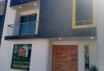 Casa en fraccionamiento en  Prolongación Boulevard Ramón R. G. Bonfil, Fraccionamiento Valle Del Sol, Pachuca De Soto, Hidalgo, 42082, Mex
