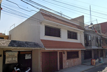 Casa en  C. Iztapalapa 83, Mz 003, Metropolitana 3ra Secc, 57750 Nezahualcóyotl, Méx., México