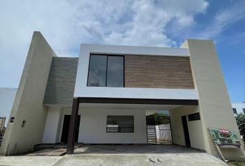 Casa en fraccionamiento en  Huajuquito, Santiago, Nuevo León
