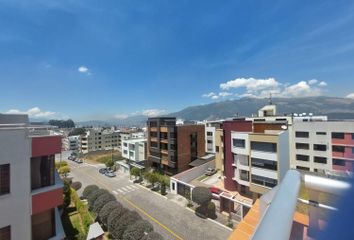 Casa en  Urbanización Jardines De Amagasi (edif. Aldebaran), Quito, Ecuador