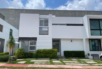 Casa en fraccionamiento en  La Rioja, Los Gavilanes, Jalisco, México