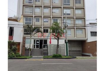 Departamento en  Avenida Ricardo Tizón Y Bueno 161, Jesús María, Perú