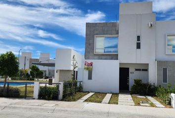 Casa en fraccionamiento en  Los Agaves Residencial, Calle De Los Girasoles, Los Agaves Residencial, León, Guanajuato, México
