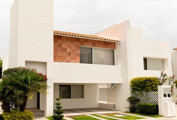 Casa en fraccionamiento en  Calle Santa Fe, Santa Fé, Juriquilla, Querétaro, México