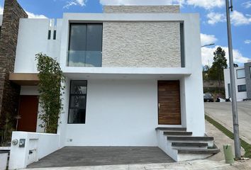 Casa en fraccionamiento en  Vistas Altozano, Michoacán, México