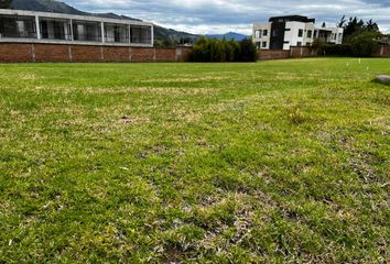 Terreno Comercial en  Cumbayá, Quito