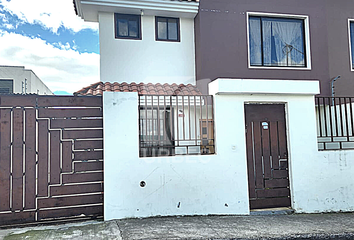 Casa en  Calle Belisario Quevedo, Latacunga, Ecuador