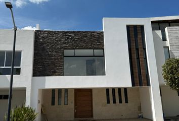 Casa en fraccionamiento en  Parque Baja California Sur, Boulevard De Los Volcanes, Lomas De Angelópolis, Puebla, México