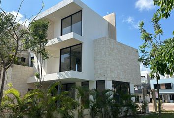 Casa en fraccionamiento en  Residencial Arbolada By Cumbres, Avenida Huayacán, Cancún, Quintana Roo, México