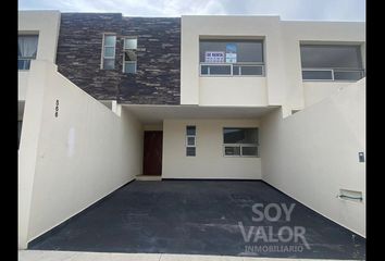 Casa en fraccionamiento en  Calle Eucalipto, Fraccionamiento Los Pirules, Morelia, Michoacán De Ocampo, 58254, Mex