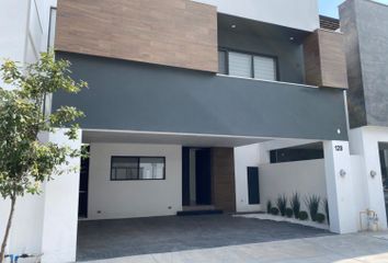 Casa en  Porto Cumbres Sector Milán, Calz. Las Mitras, Dominio Cumbres, Nuevo León, México
