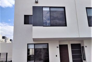 Casa en condominio en  Adara Lifestyle Residencial, Cerrada Vía Cite, Querétaro, México